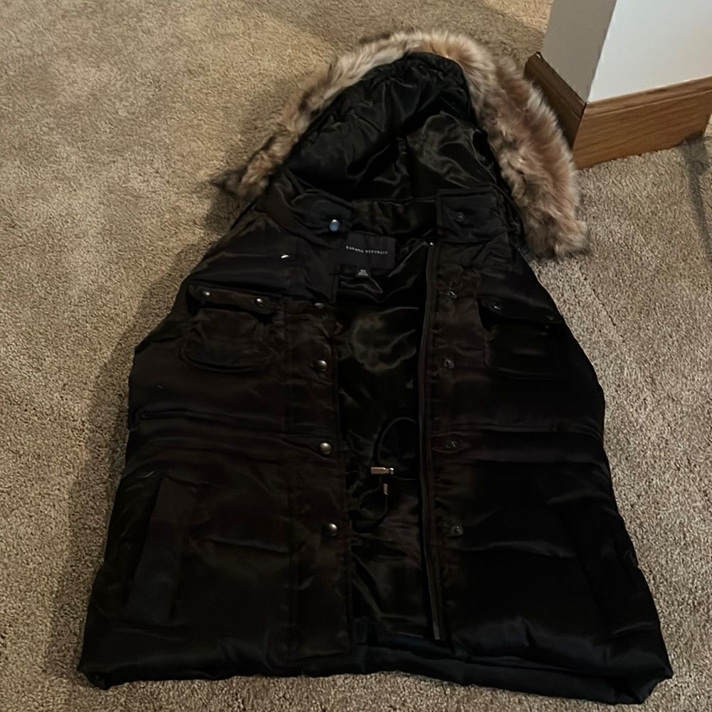 Banana Republic black satiny winter vest with fur trim size XS